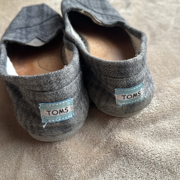 Women’s size 11 flannel Toms - Picture 2 of 4